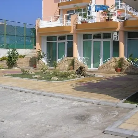 Family Santorini Hotel 3*