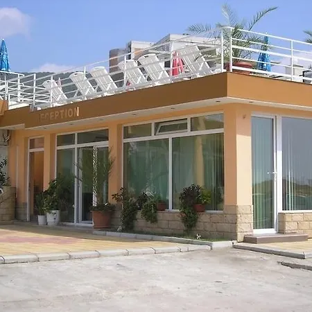 Family Santorini Hotel