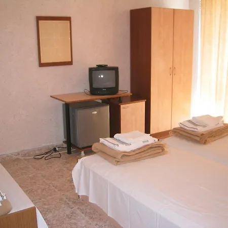Family Santorini Hotel 3*