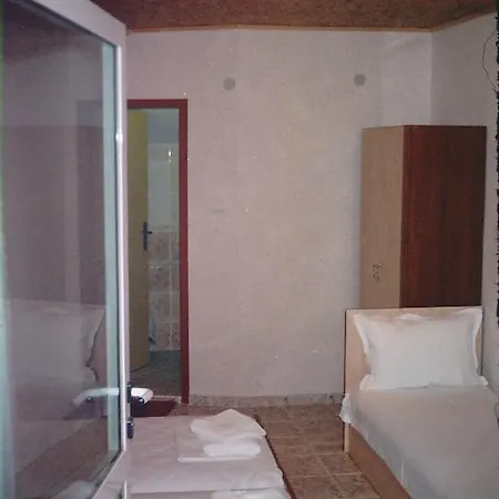 Family Santorini 3*